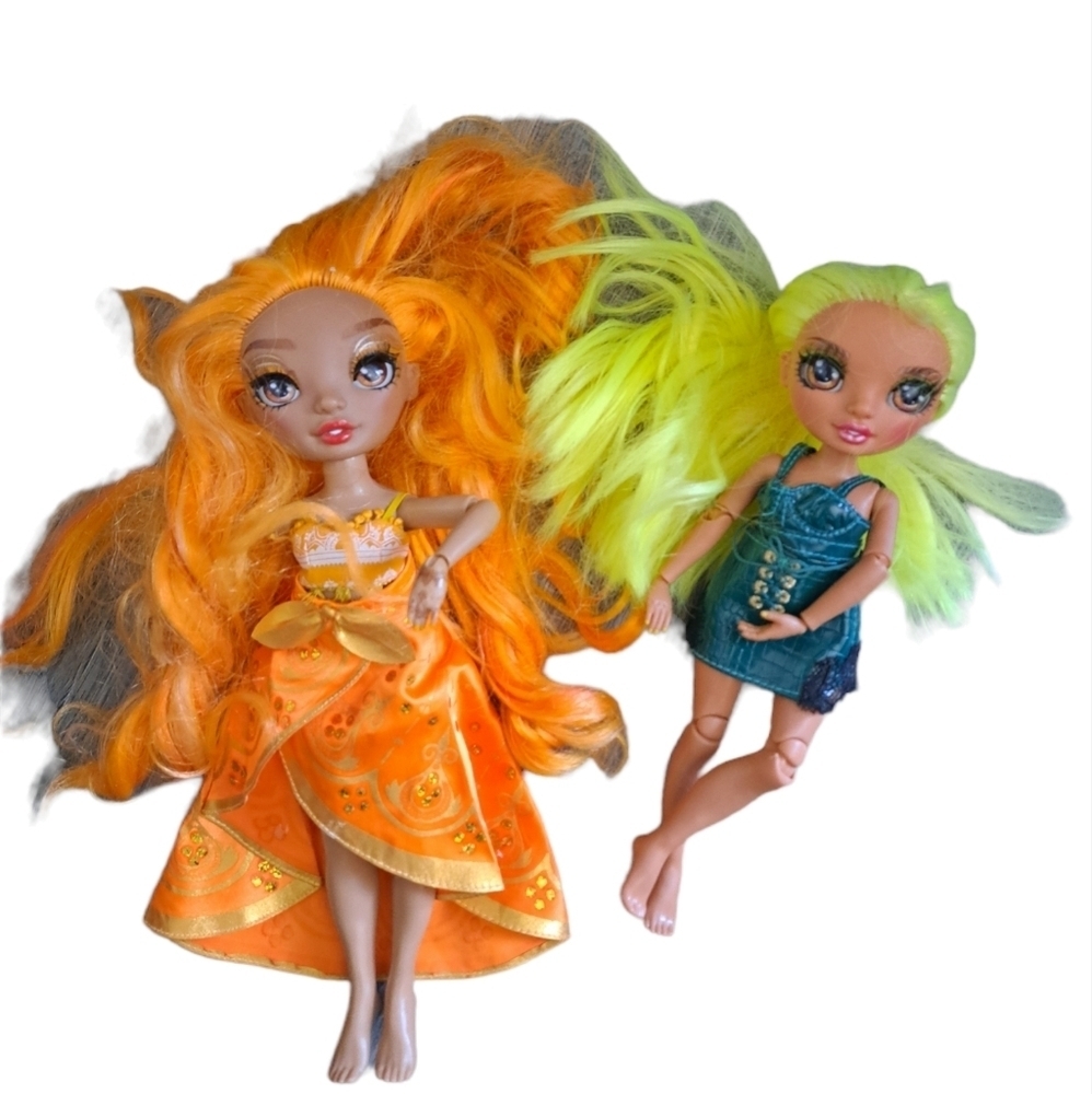 TWO RAINBOW HIGH dolls poseable play toys dresses girls fun colorful FASHION